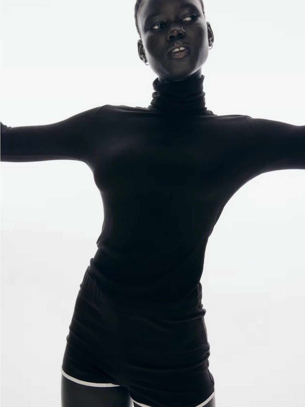 H&M Ribbed Turtleneck Top in Black Size Small